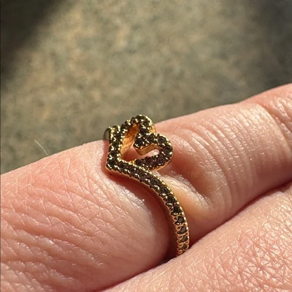 Pandora Gold Heart Ring - Picture 4 of 9